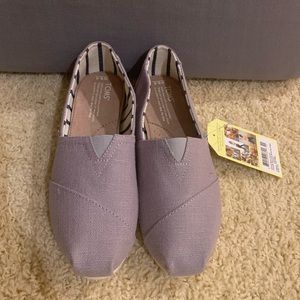 NWT Toms women’s classic shoes - morning dove